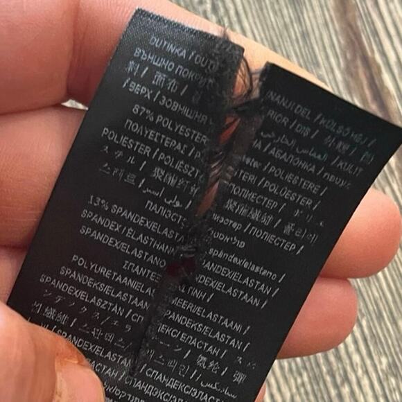 NWOT Guess Crop Leggings High Rise Elastic Waist Pull-On Logo Print Black Size M - Picture 8 of 10